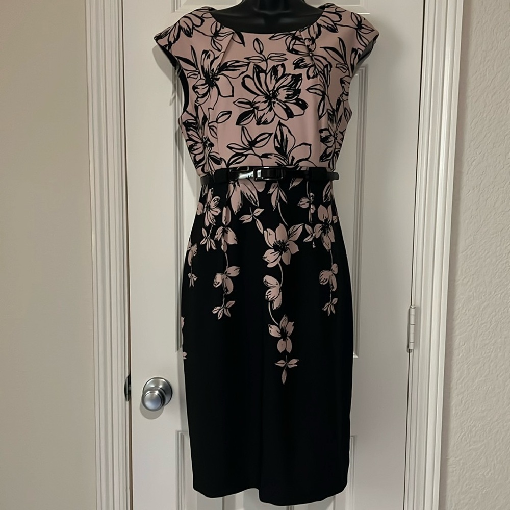 Pink/Black floral print dress w/cap sleeves w/belt. Size 8
